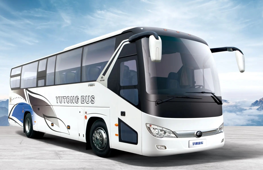 50座旅游大巴租一天多少钱？