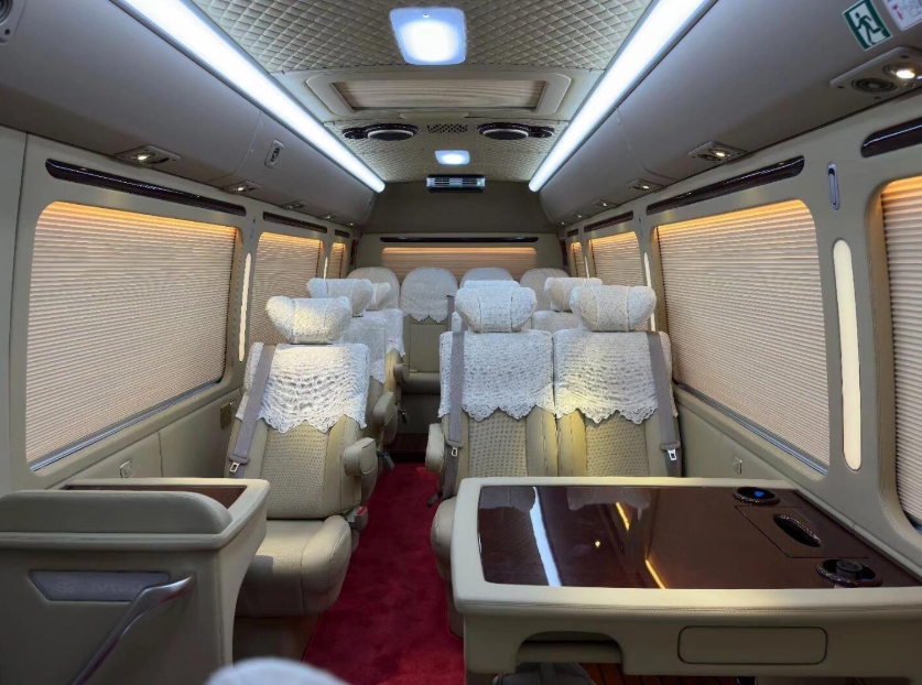 考斯特租车包车，内饰