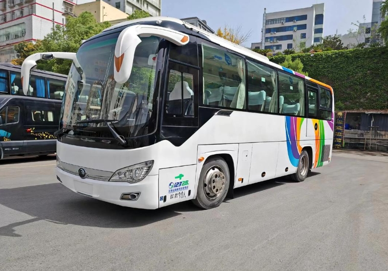 大巴包车30座多少钱